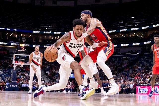 梅迪纳抵达勒沃库森，准备进行体检并签约